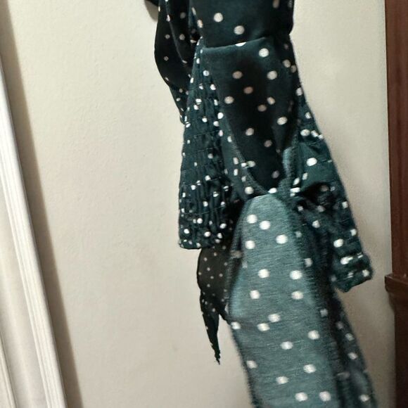 Cute Polkadot Green top - Picture 5 of 7